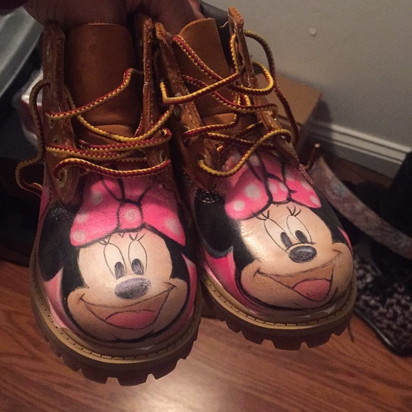 6.5c Custom air brushed Minnie Mouse Timbs - Picture 6 of 8